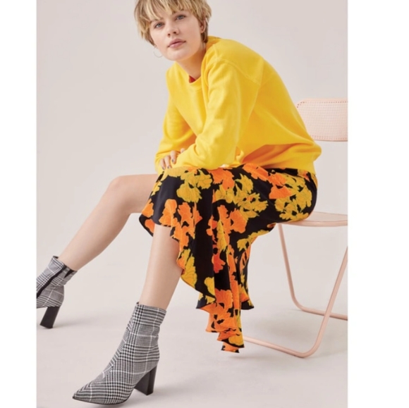 Jeffrey Campbell 'Coma' Pointy Toe Stretch Ankle Booties in Houndstooth - Picture 2 of 9